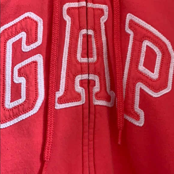 Cute, pink gap sweater in perfect condition. - Picture 2 of 4